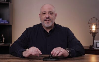 Support: Inserting a microSD™ Card on a Garmin DriveAssist™