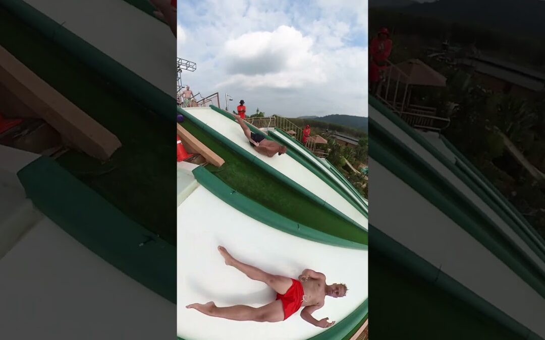 Man jumped like Hulk for a second 👀  👀  💪 #insta360 #waterpark #waterslide #slide #shorts #fyp