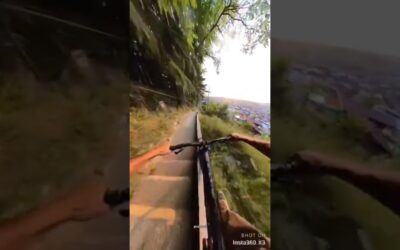 Well, that’s one smooth way down 😅🚴‍♂️ | Insta360 X3 #insta360 #mtb #mountainbike #shorts #fyp